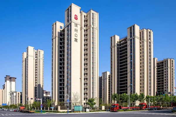 聚势赋能，，，，，，，，筑巢引凤，，，，，，，，数智共生，，，，，，，，俊才安居 解码集团滨纷公寓品牌发展新路径